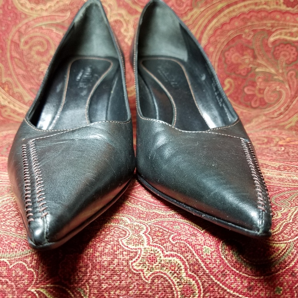 COLE HAAN black kitten heels 7B ⤵️ - Picture 2 of 9